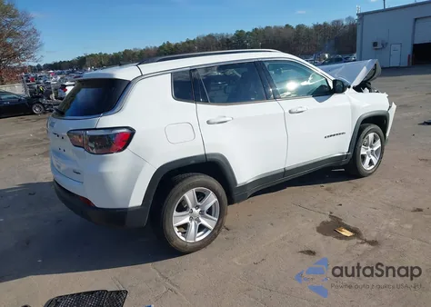 2022 Jeep Compass Latitude 4X4 z USA, uszkodzony, nr VIN 3C4NJDBB5NT221418